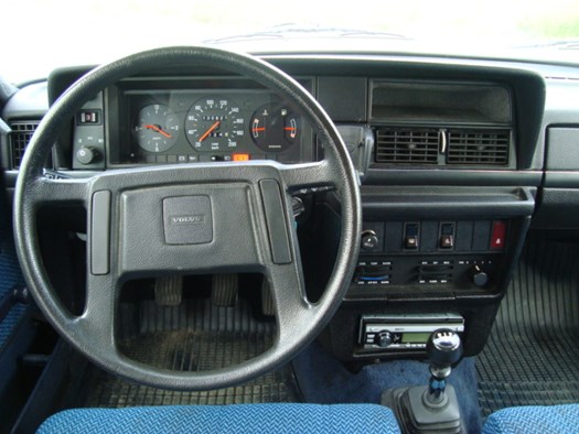 Volvo 240 DL dashboard