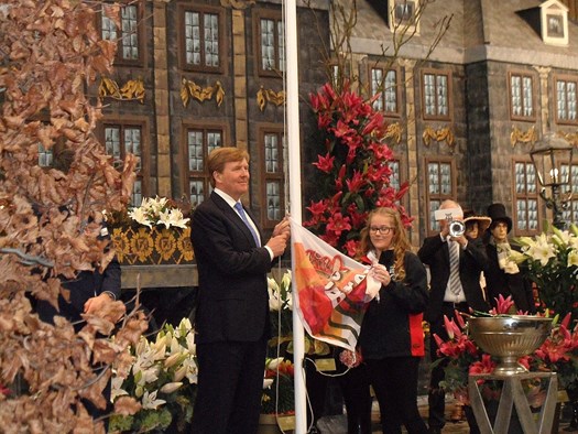Willem Alexander opent de Lentetuin. Foto: Dorpskrant De Uijtkijk
