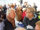 Piet Glas en oud-burgemeester Jaap Gutker. Foto: Dorpskrant de Uijtkijk