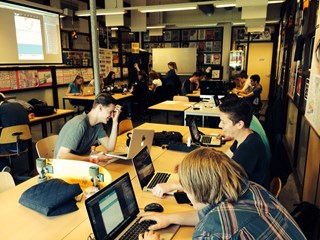 Studenten aan Media College amsterdam met Ziber DS3 software aan de slag